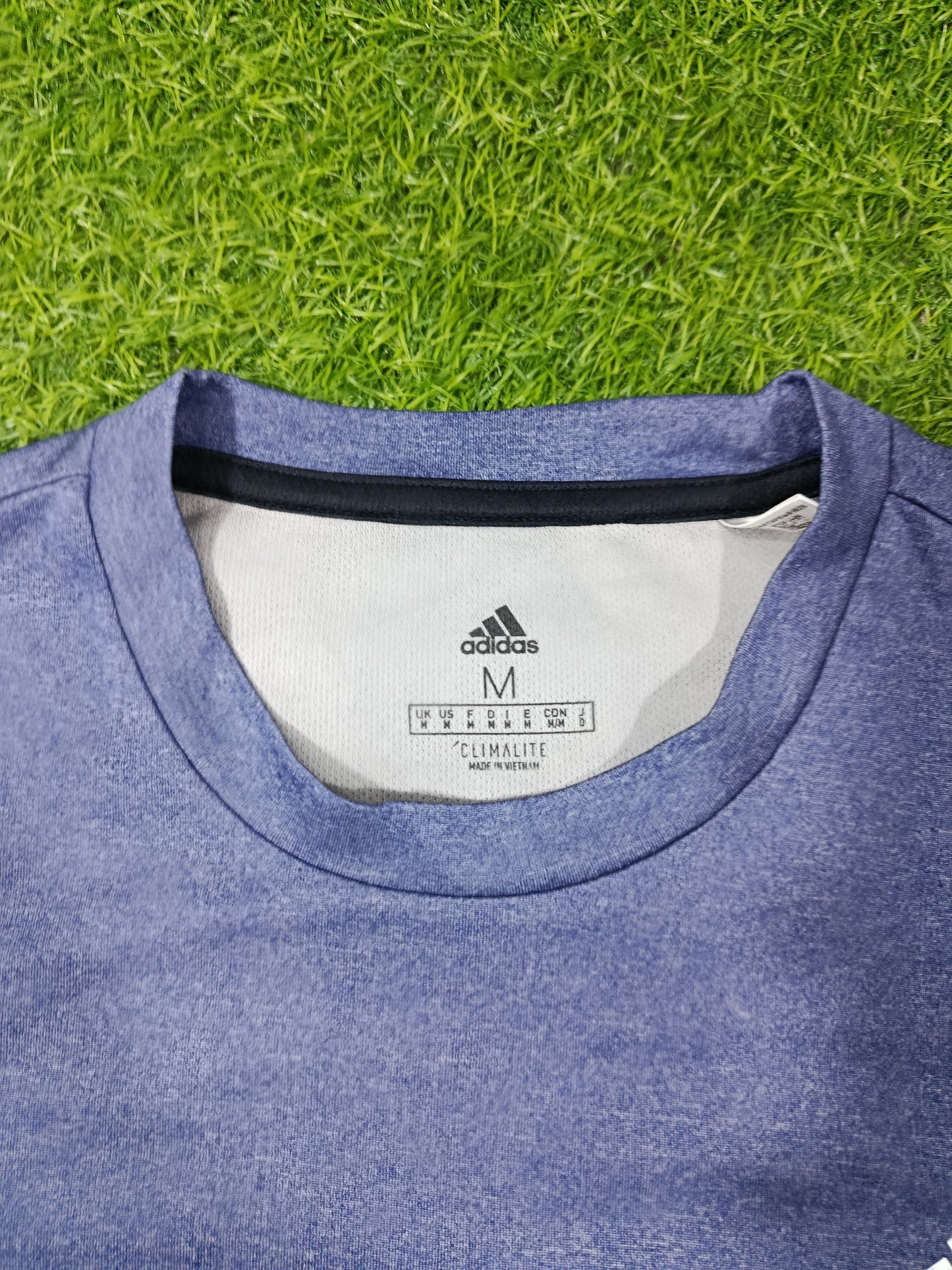 ADIDAS MEN ROUND NECK T-SHIRT Size M